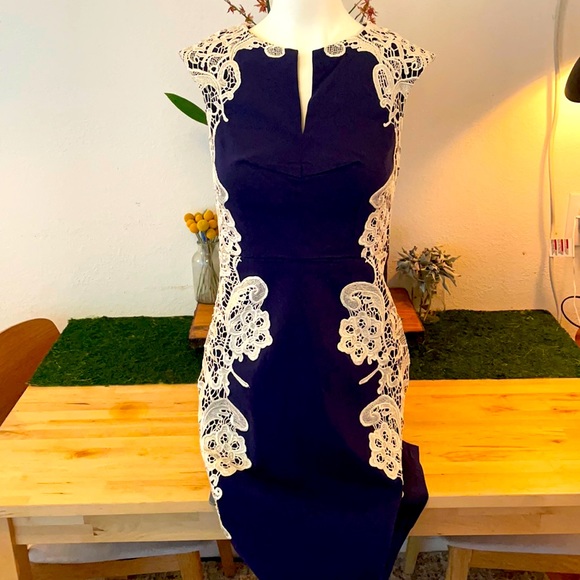 NWT paper doll navy dress with lace detail. Very flattering - Picture 4 of 6